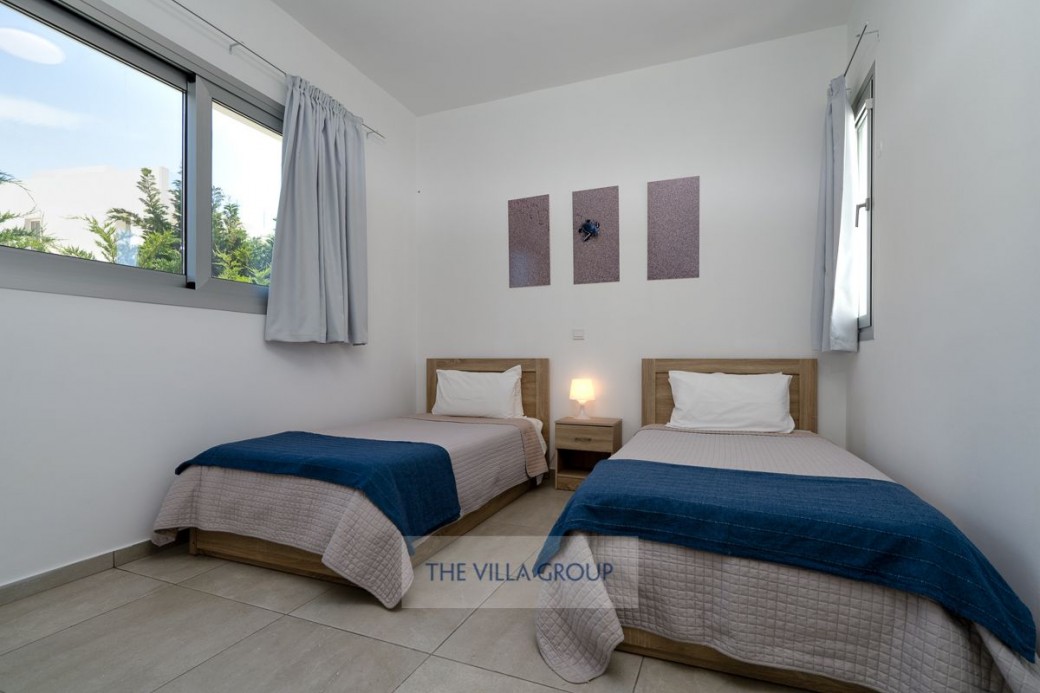 Twin bedroom
