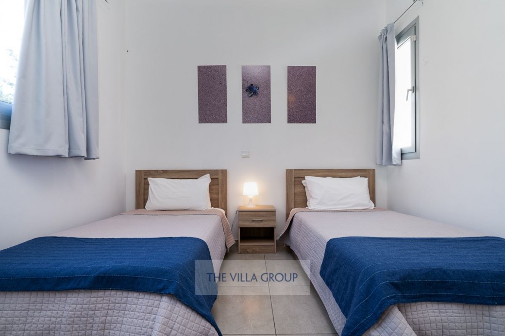 Twin bedroom
