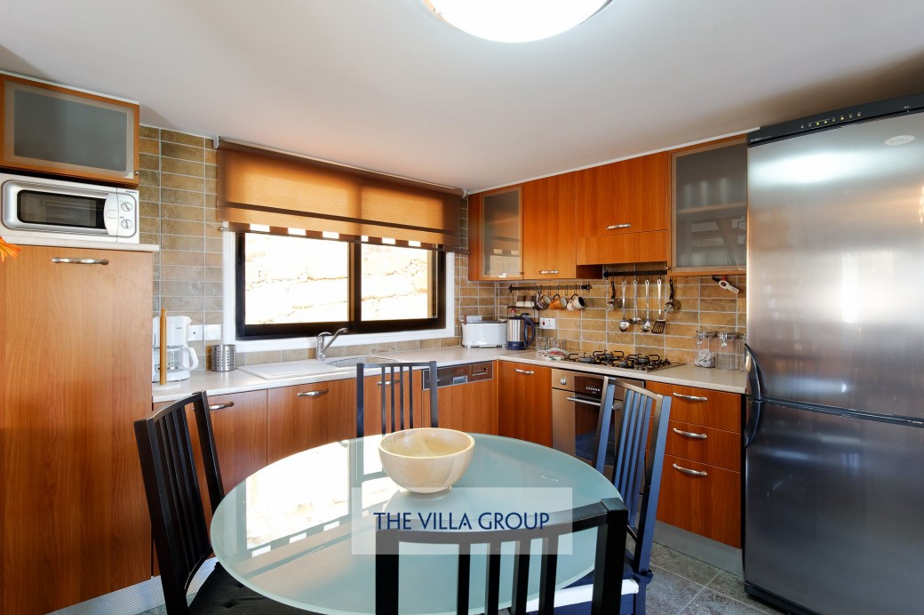 Annexe kitchen and dining area