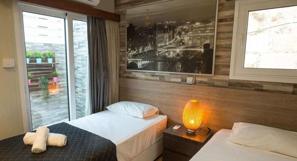 Twin bedroom 