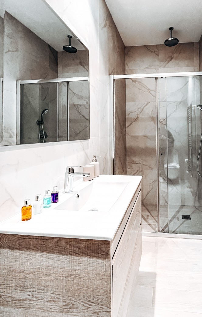 En-suite shower