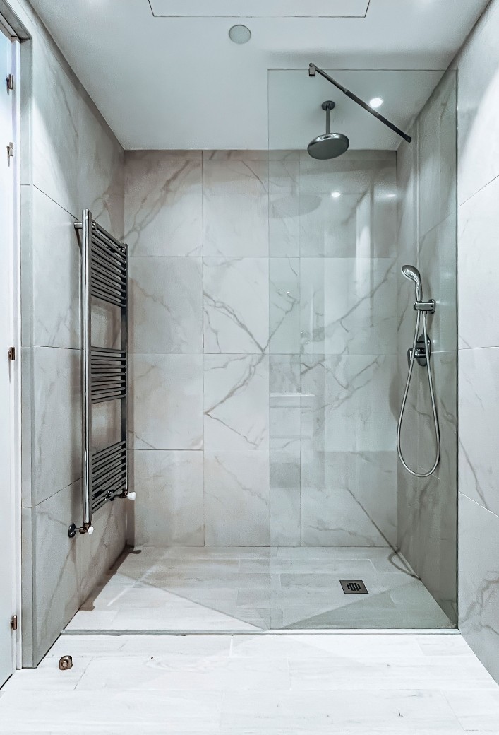 En-suite shower