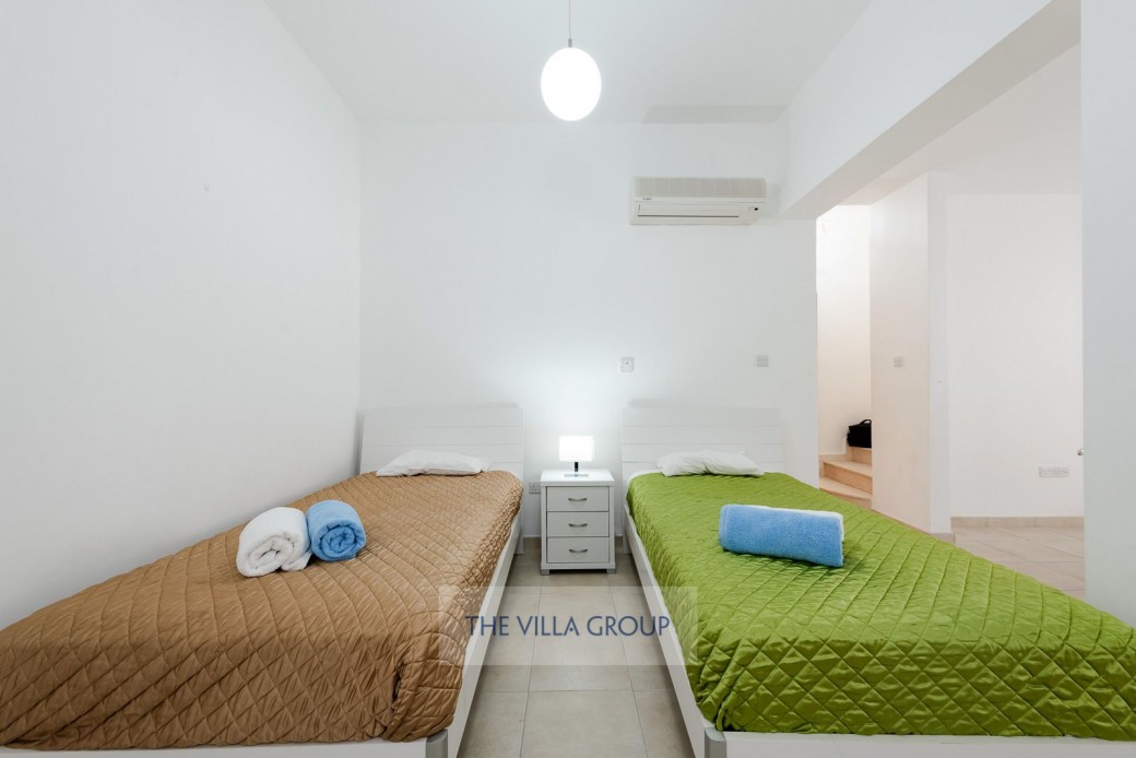 Twin bedroom