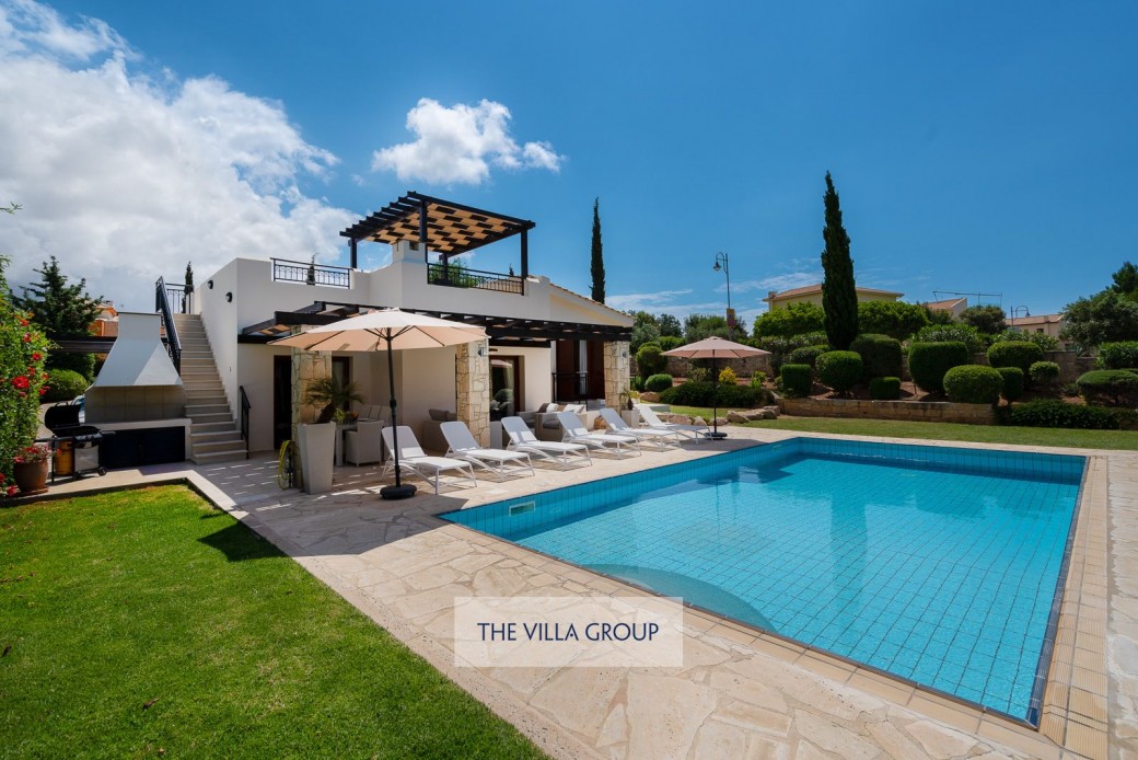 10m x 5m private swimming pool (heating available)