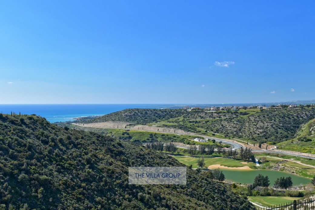 Large roof terrace with amazing sunset and sea views 