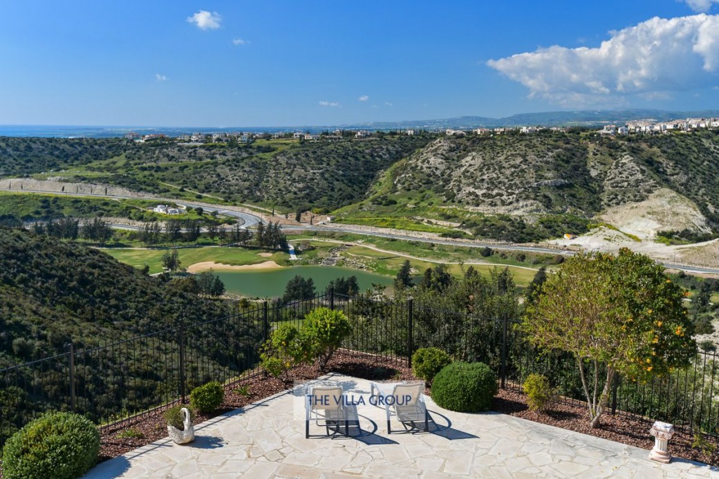 Stunning views of the surrounding countryside and Mediterranean Sea