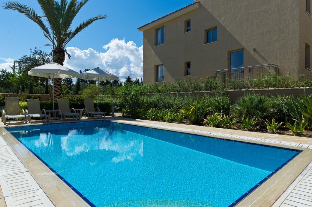 10 x 5m infinity overflow swimming pool