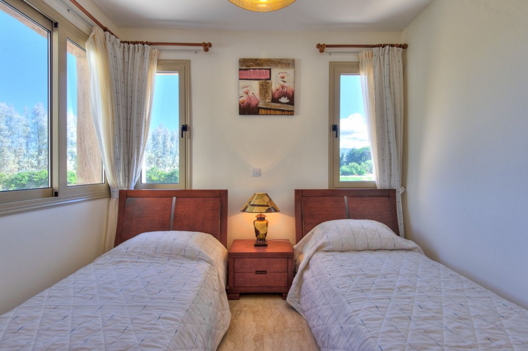 Twin bedroom
