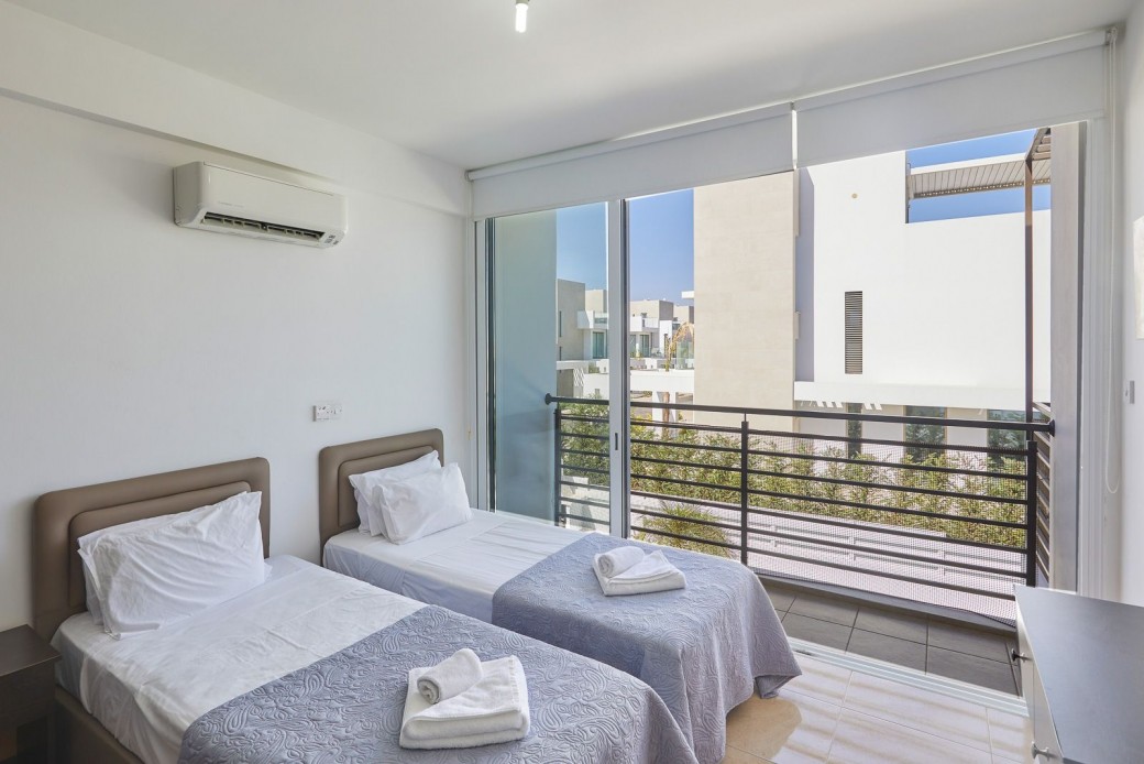 Twin bedroom