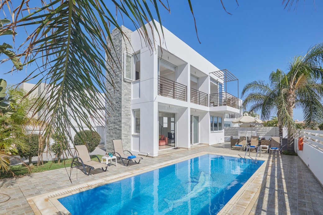 3 bedroom villa with private swimming pool in Kapparis