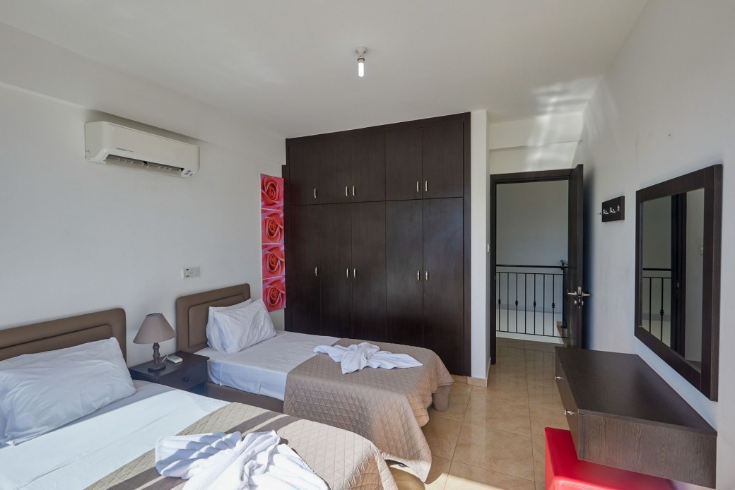 Twin bedroom