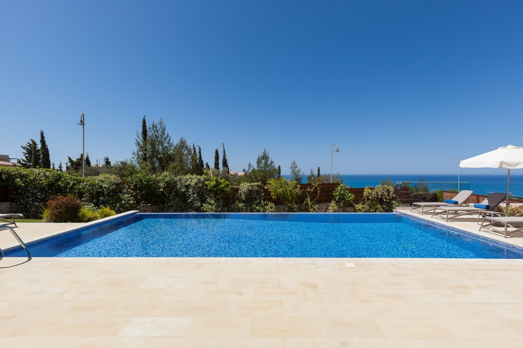 10m infinity swimming with heating available