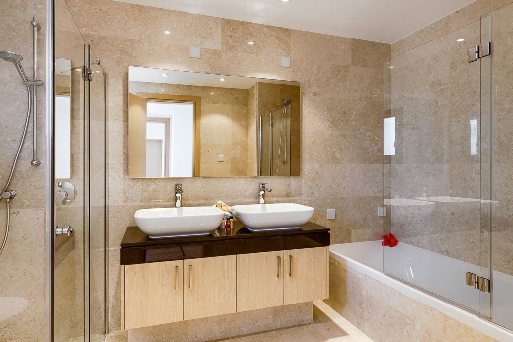 En-suite bathroom