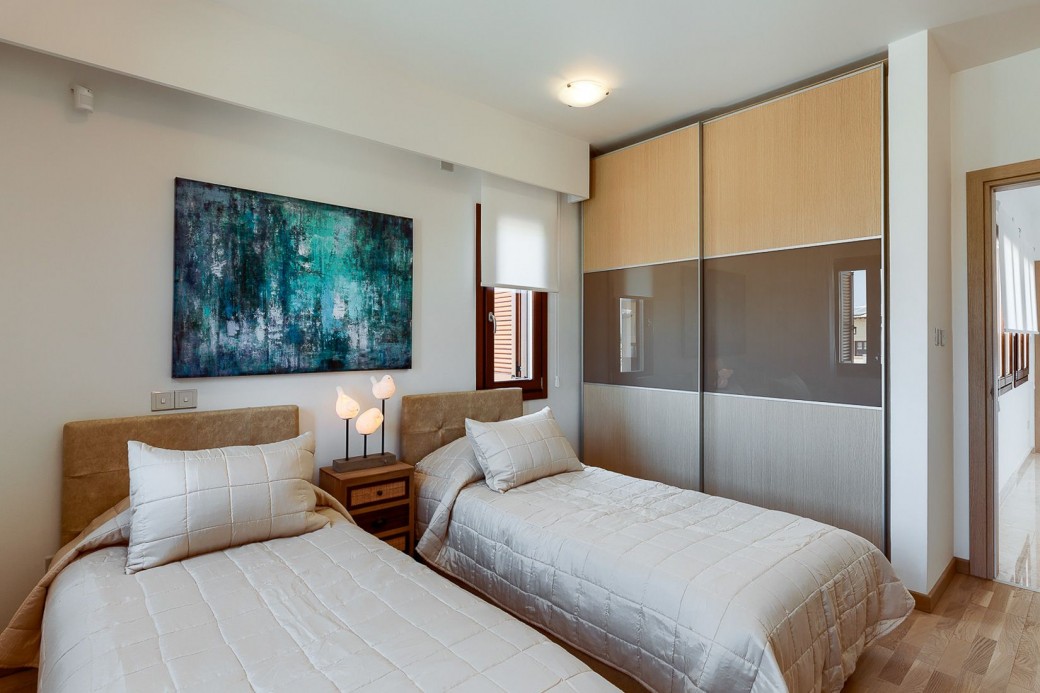 Twin bedroom