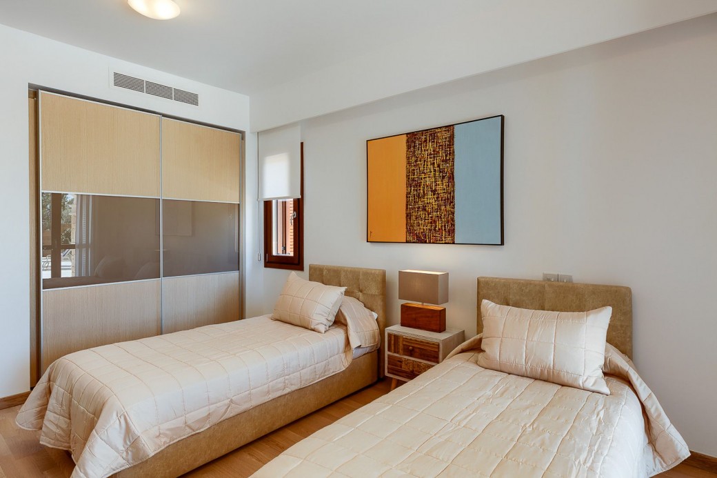 Twin bedroom