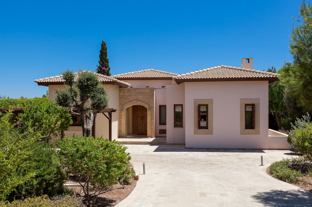 A beautiful 3 bedroom nestled in a quiet side street 