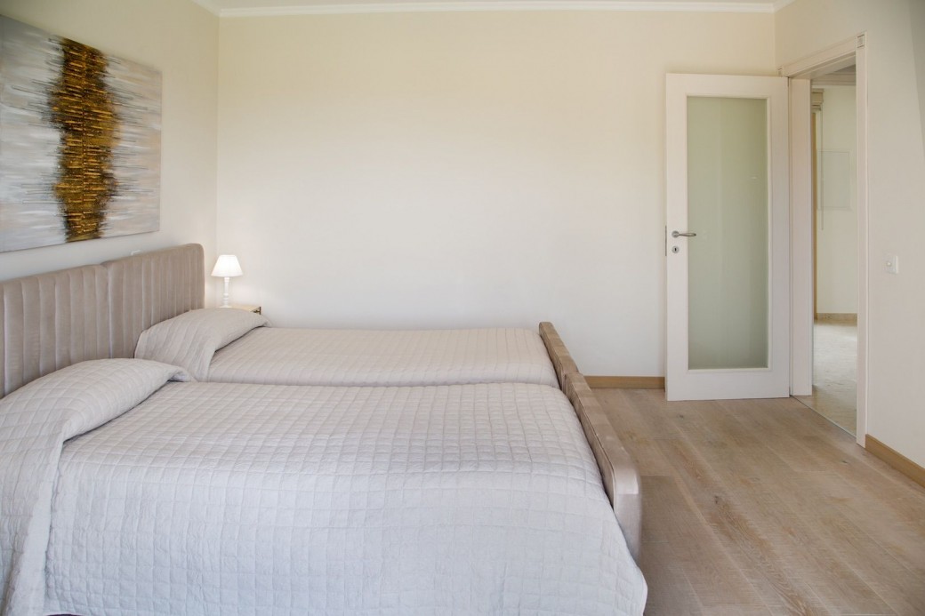 Twin bedroom