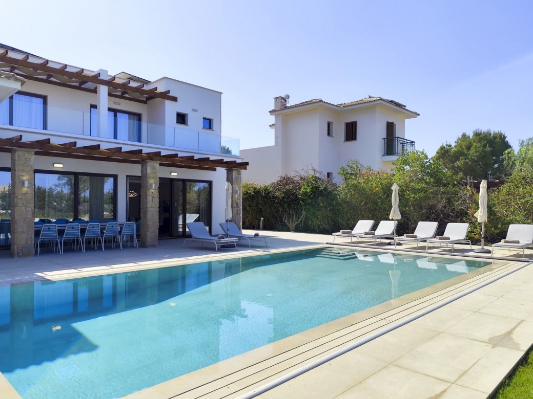 Superbly finished six-bedroom villa