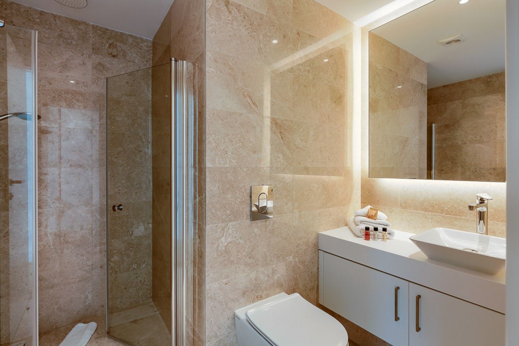 Master bedroom en-suite
