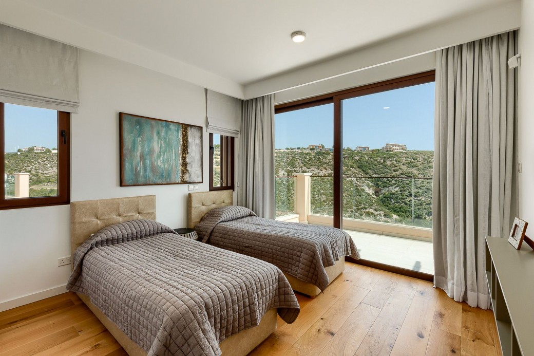 Twin bedroom