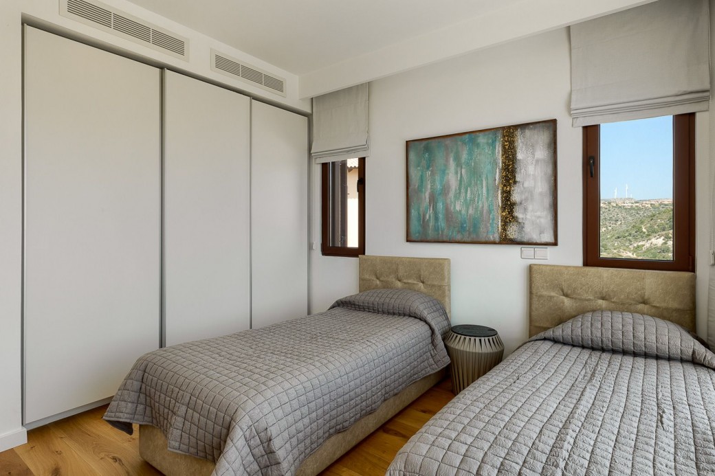 Twin bedroom