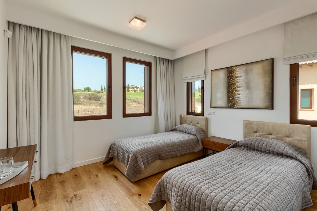 Twin bedroom