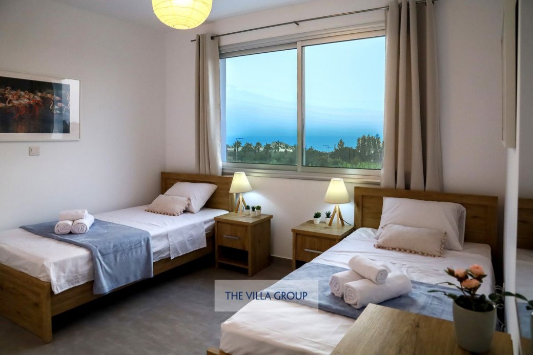 Twin bedroom