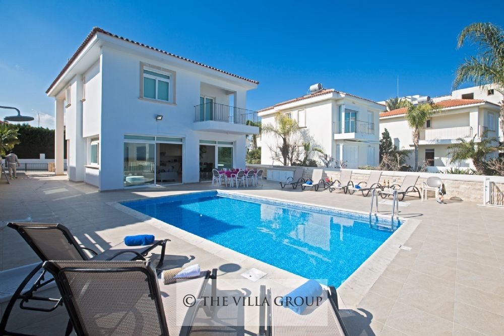 4 bedroom seafront villa 