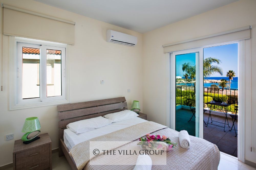 Double bedroom with balcony 