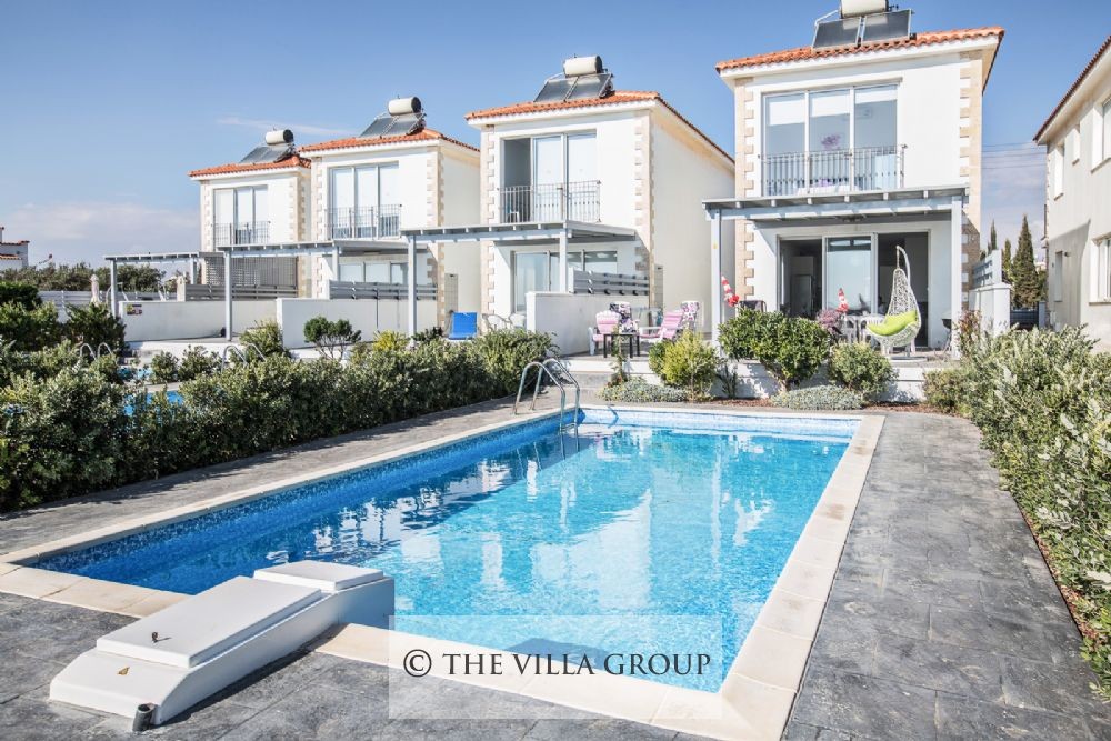 Swimming pool in front of the terrace