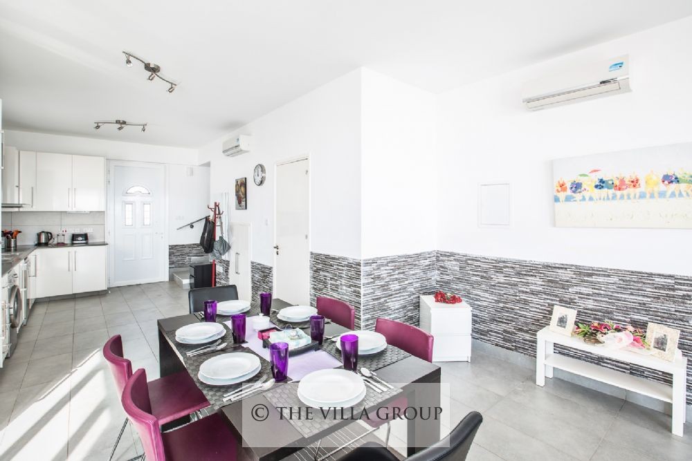Dining table for 6 people