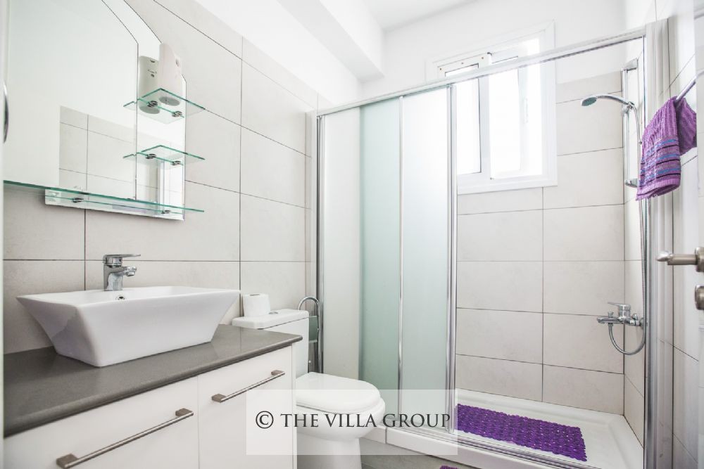 Main bathroom with a walk in shower
