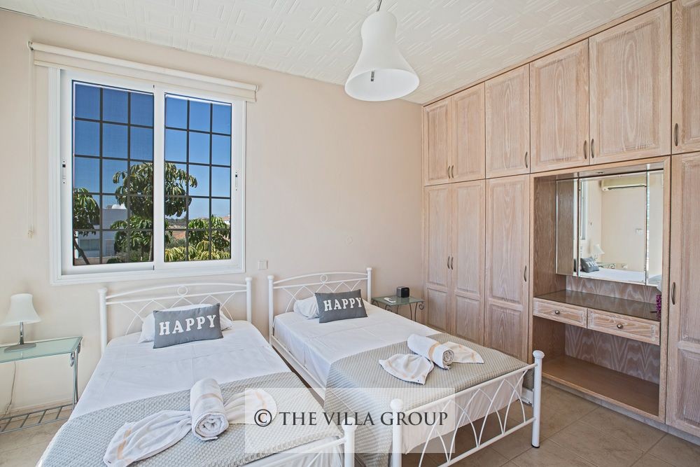 Elegant twin bedroom