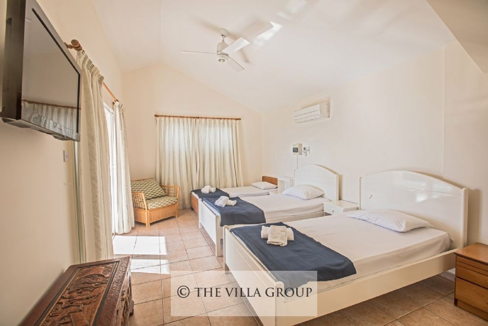Triple bedroom