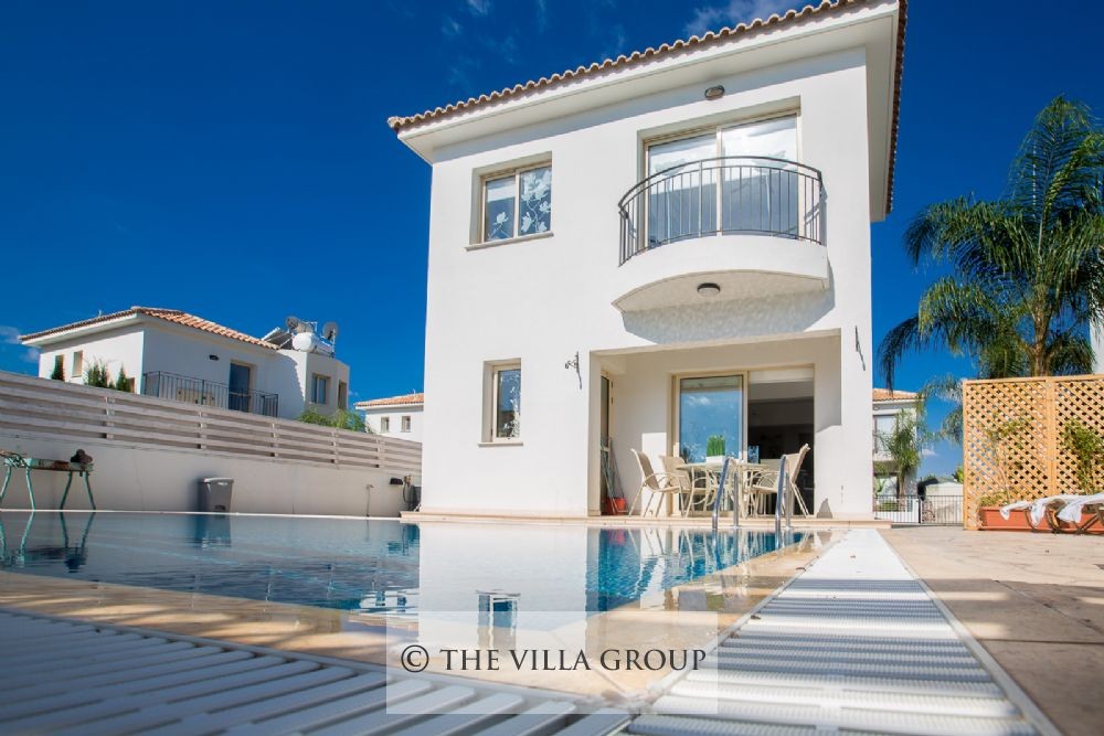 Swimming pool with outside furniture
