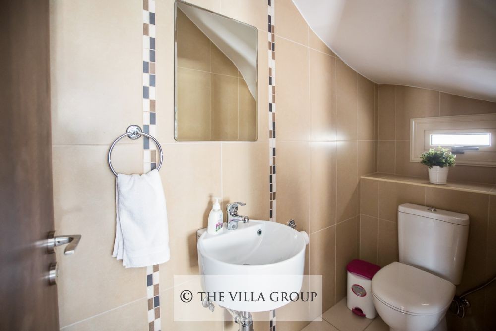 Cloakroom on the ground floor