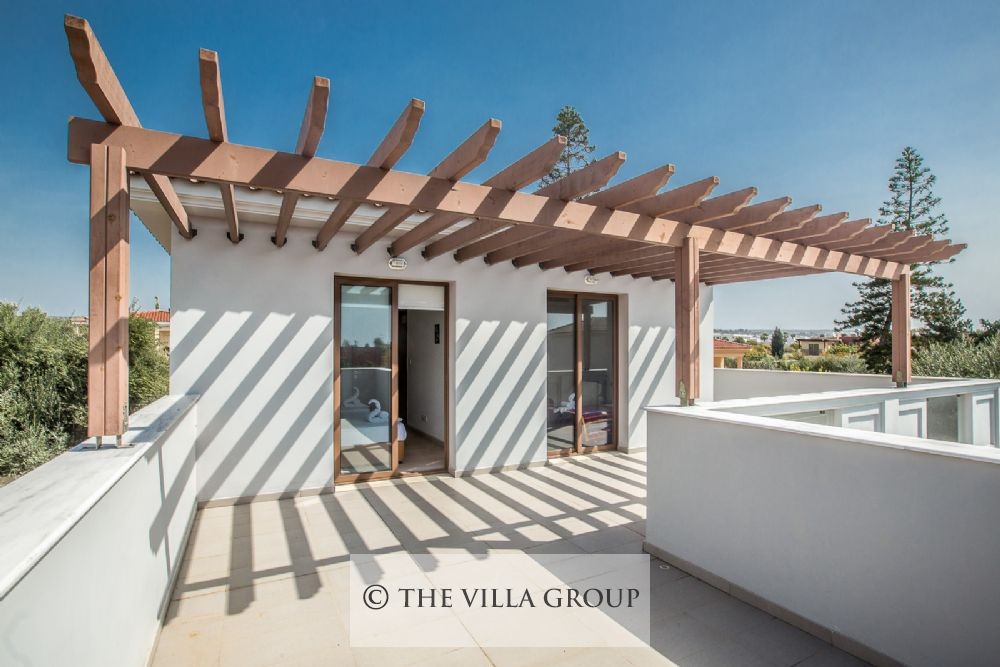 Shared balcony with pergola