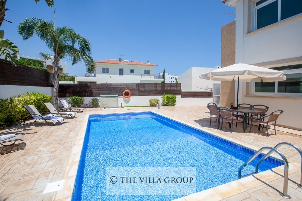 Spacious swimmin pool area