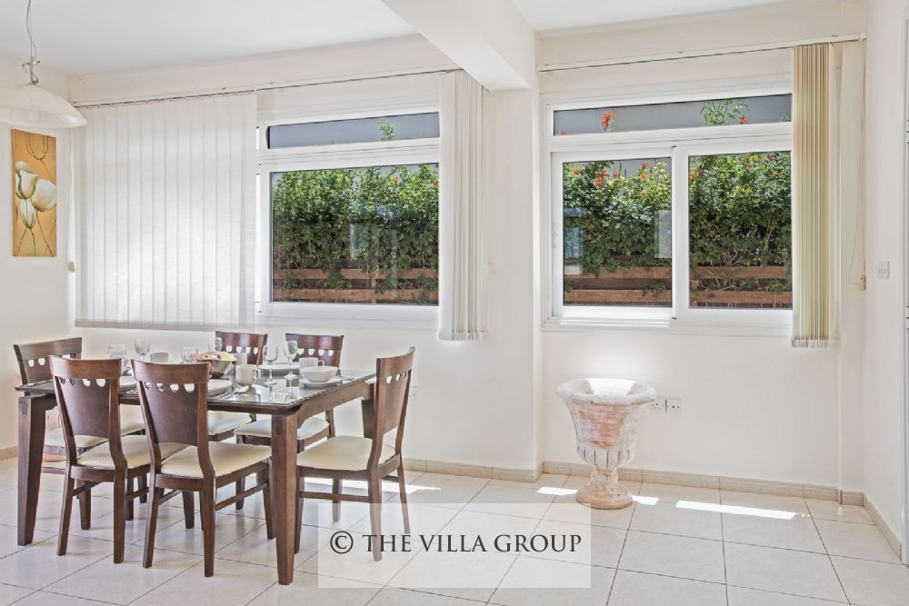 Dining table for 6 people