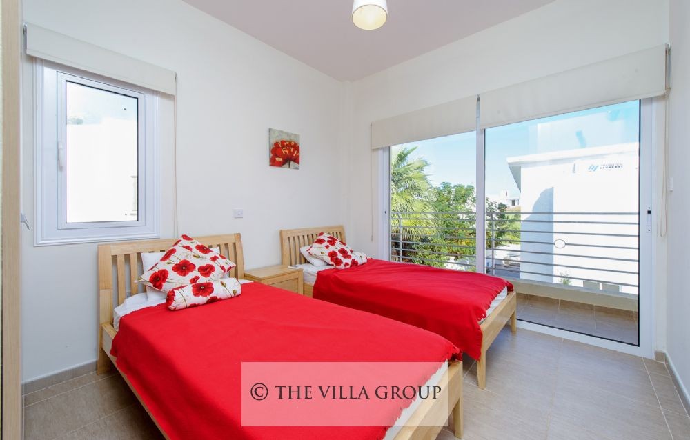 Twin bedroom with balcony