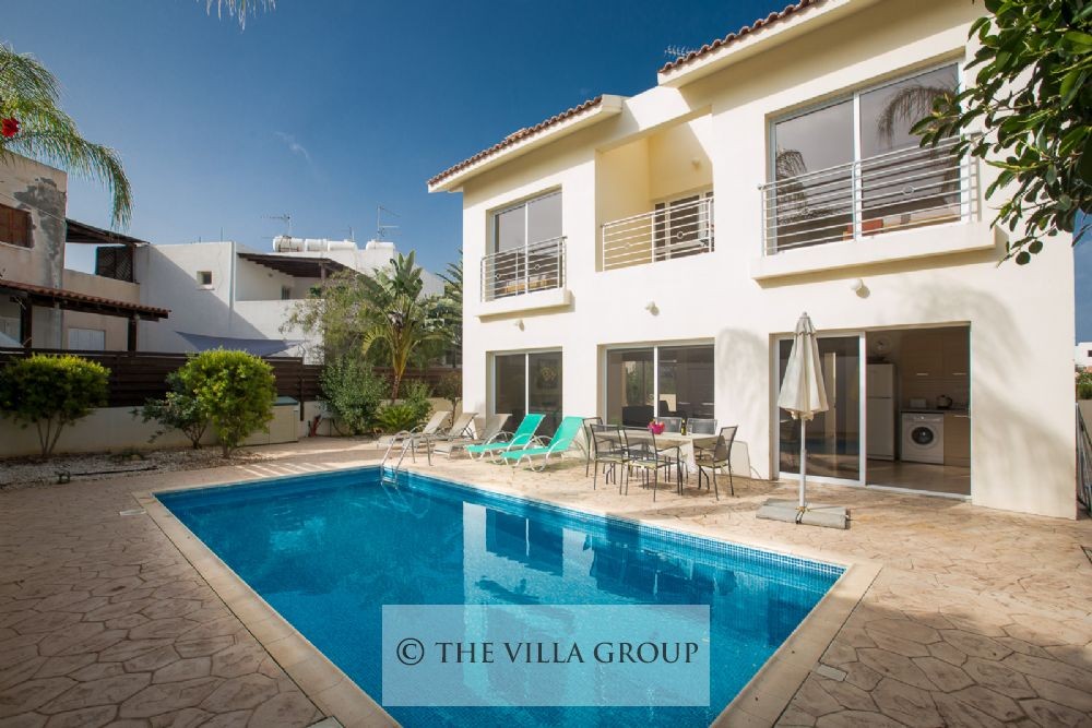 Spacious swimming pool area