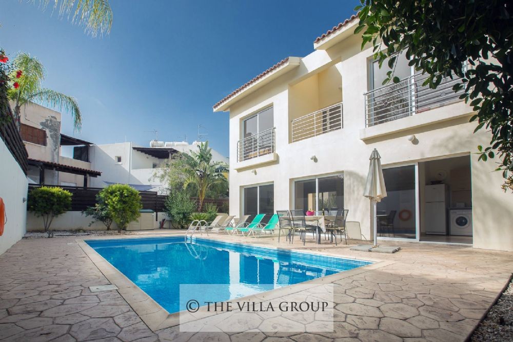 Spacious swimmin pool area