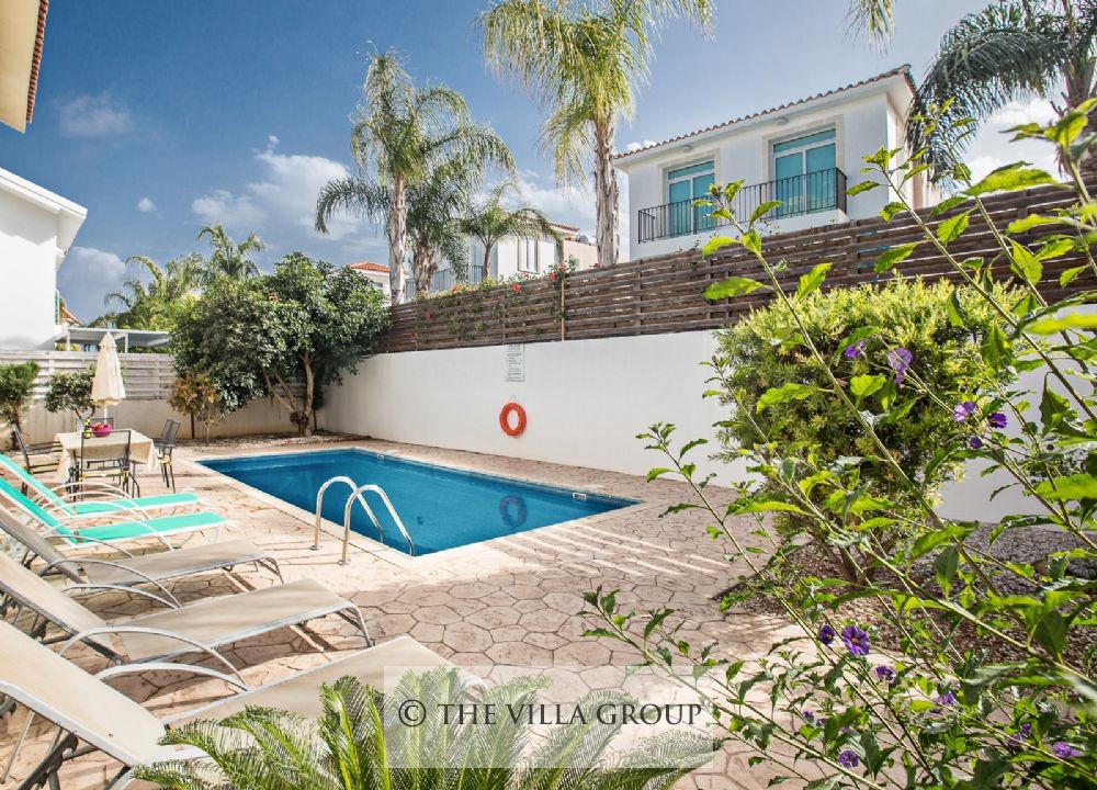 Swimmin pool area with a garden