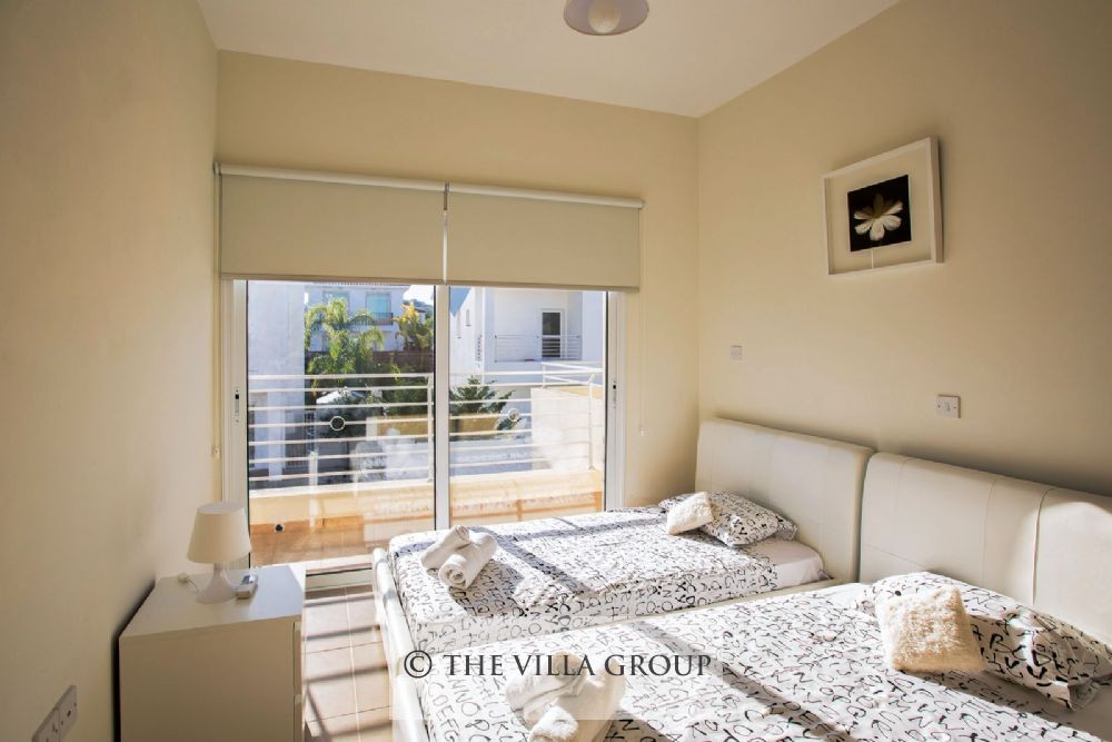 Twin bedroom with balcony