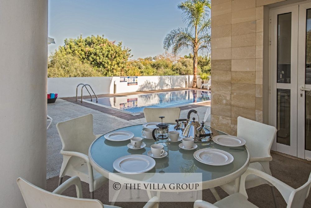 Enjoying al fresco dining by the swimming pool