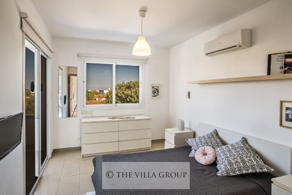 Double bedroom with balcony