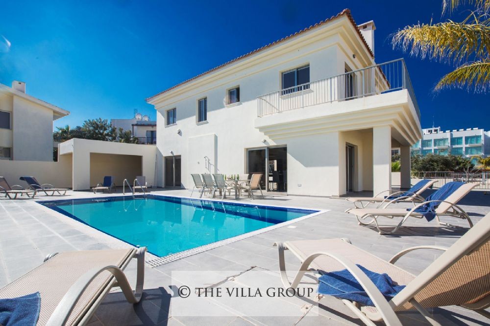 Beautiful 4 bedroom villa with private swimming pool