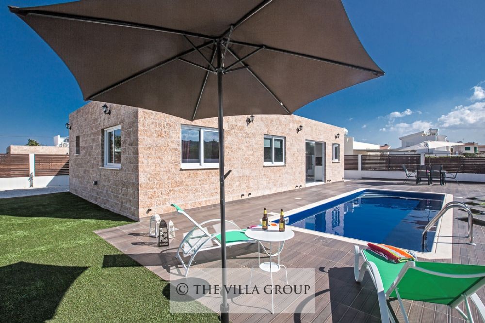 Spacious swimming pool area