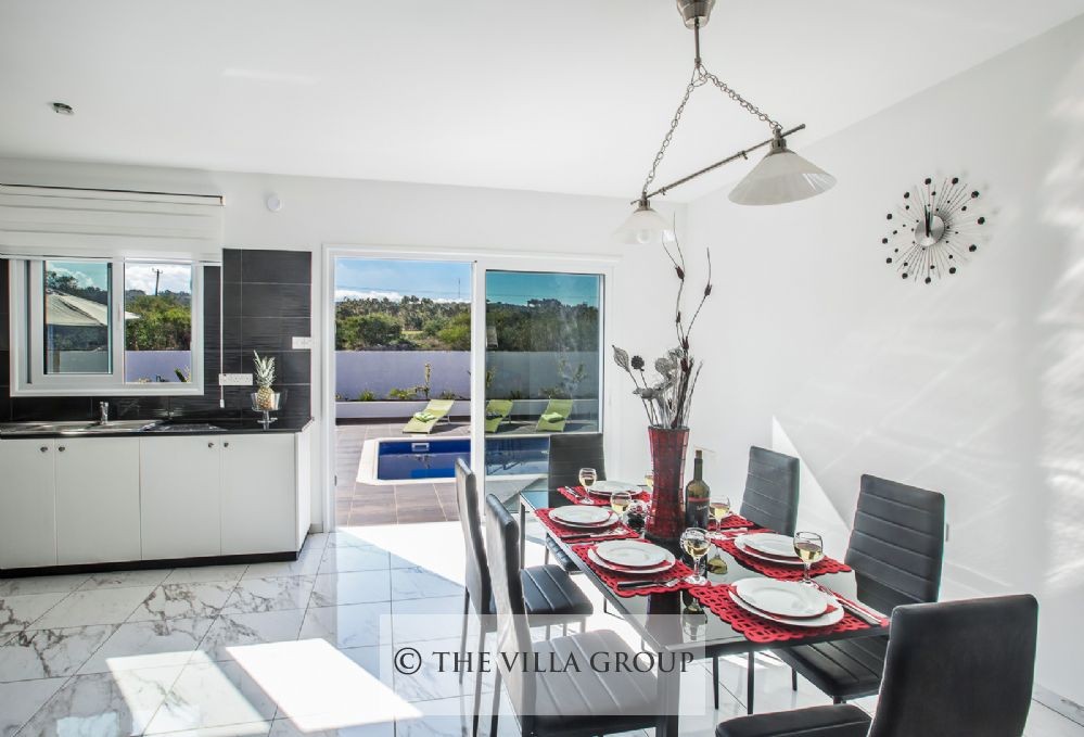 Dining area with seating for 6 people