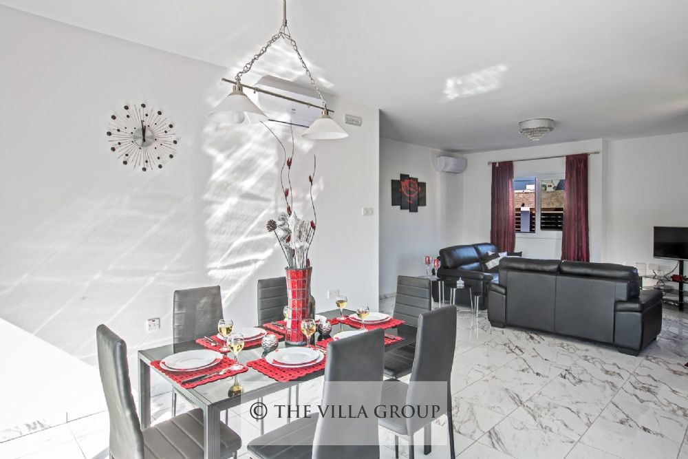 Dining table for 6 people